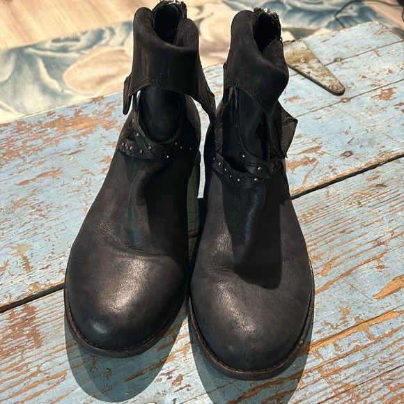 Free People Black Alamosa Leather Cuffed Ankle Boots size 40/9-9.5 - Picture 2 of 6